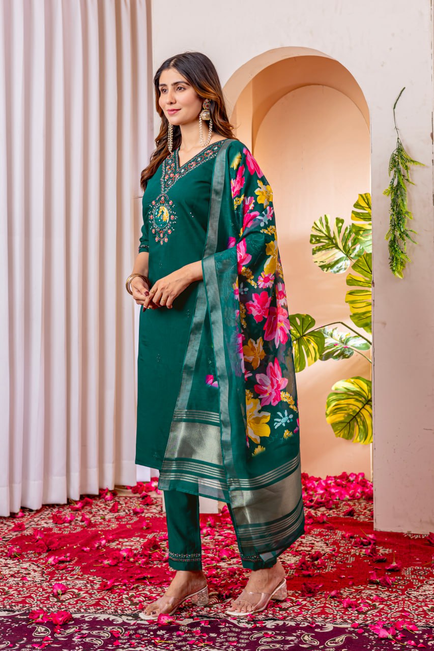 Kurti Pant Dupatta Set brings you the best of both worlds.