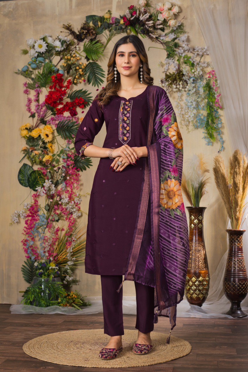 Straight Kurti Pant Dupatta Set brings you the best of both worlds.