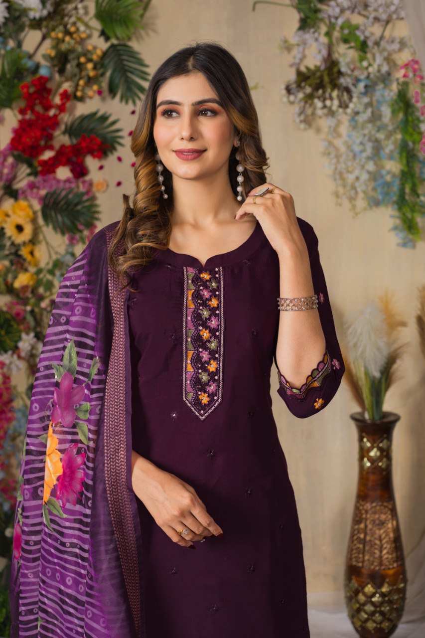 Straight Kurti Pant Dupatta Set brings you the best of both worlds.