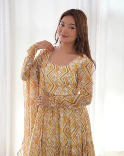 HEAVY PURE SOFT FOX GEORGETTE ZIGZAG PRINT GOWN